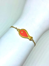 Load image into Gallery viewer, Yellow gold plated zamak featured in khaki